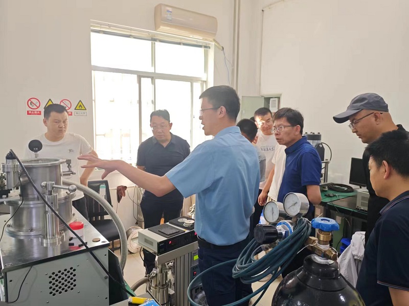 1748240785851155.jpg 蘭州交通大學老師洽談?wù){(diào)研.jpg